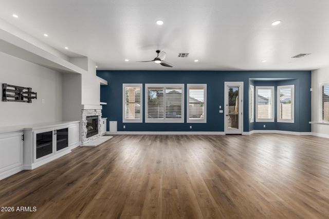 8039 W CLARA Lane, Peoria, AZ 85382