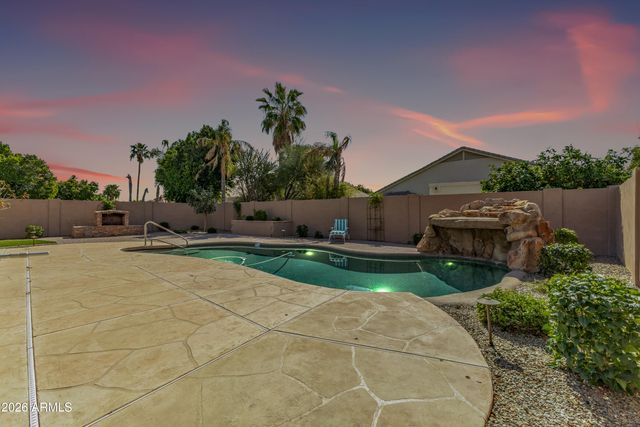 8039 W CLARA Lane, Peoria, AZ 85382