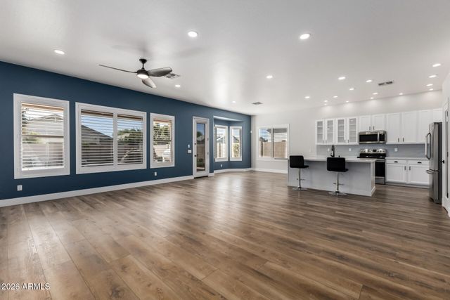 8039 W CLARA Lane, Peoria, AZ 85382