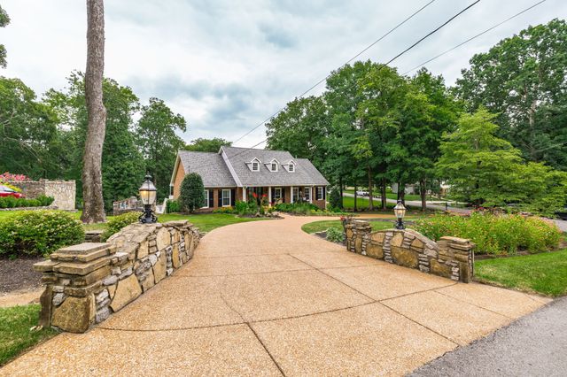 109 High Point Anchorage, Hendersonville, TN 37075