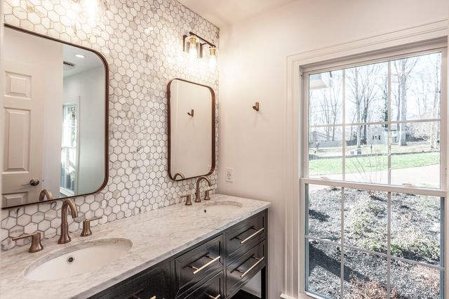 109 High Point Anchorage, Hendersonville, TN 37075