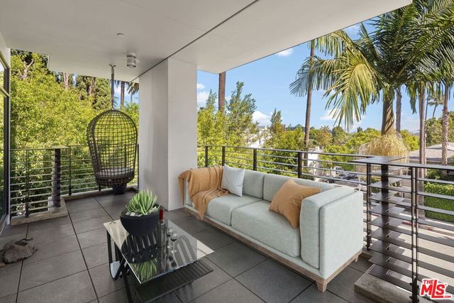 447 N Doheny Drive 305, Beverly Hills, CA 90210