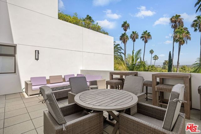 447 N Doheny Drive 305, Beverly Hills, CA 90210