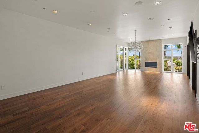 447 N Doheny Drive 305, Beverly Hills, CA 90210