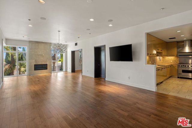 447 N Doheny Drive 305, Beverly Hills, CA 90210