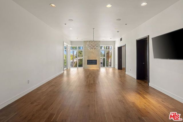 447 N Doheny Drive 305, Beverly Hills, CA 90210