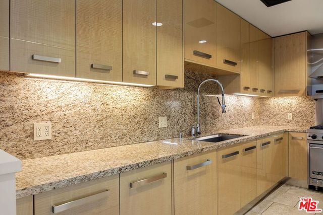 447 N Doheny Drive 305, Beverly Hills, CA 90210
