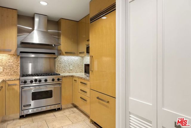 447 N Doheny Drive 305, Beverly Hills, CA 90210
