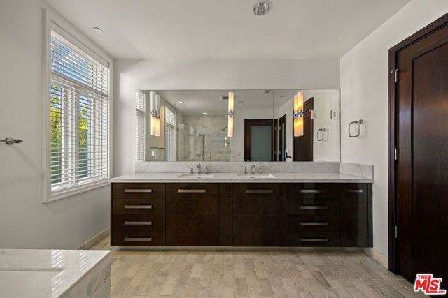 447 N Doheny Drive 305, Beverly Hills, CA 90210