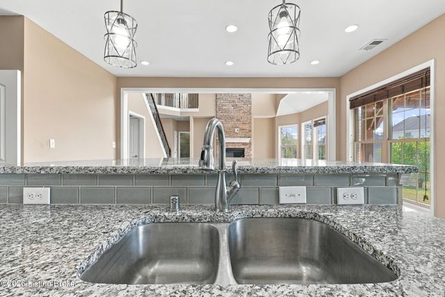 18103 Brightleaf Pl, Fisherville, KY 40023