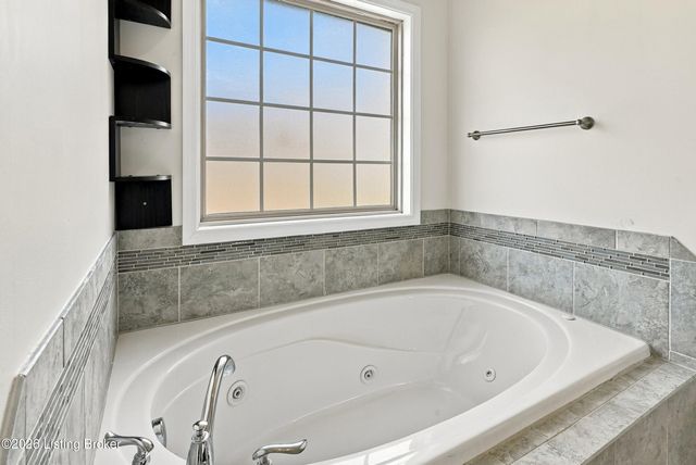18103 Brightleaf Pl, Fisherville, KY 40023