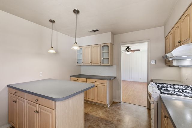 543 Aqua Drive, Dallas, TX 75218