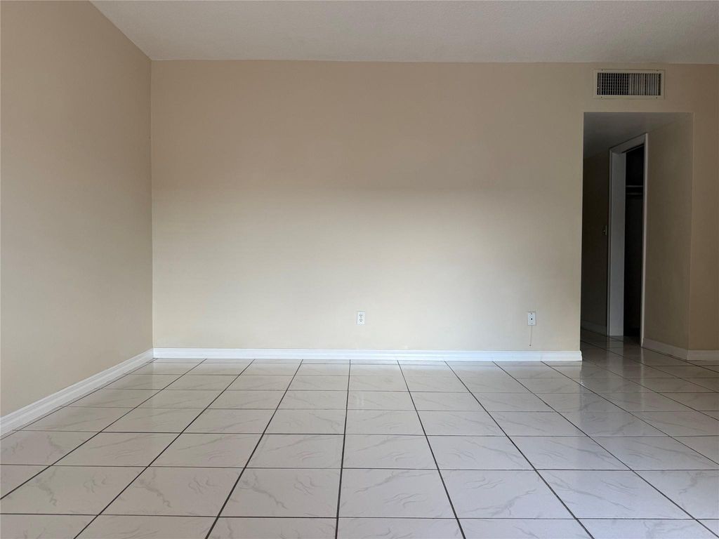 4928 Hollywood Boulevard 10, Hollywood, FL 33021