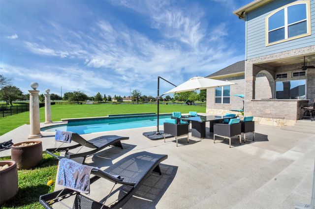 19715 Lake Stone Court, Tomball, TX 77377