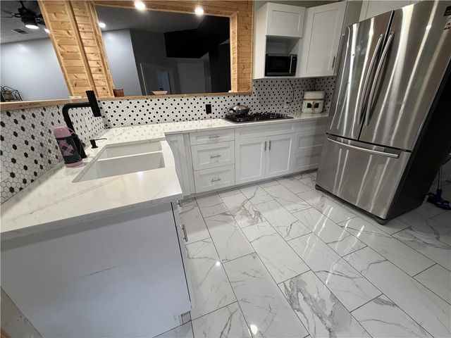 2301 Marshes Glenn Drive, Norcross, GA 30071