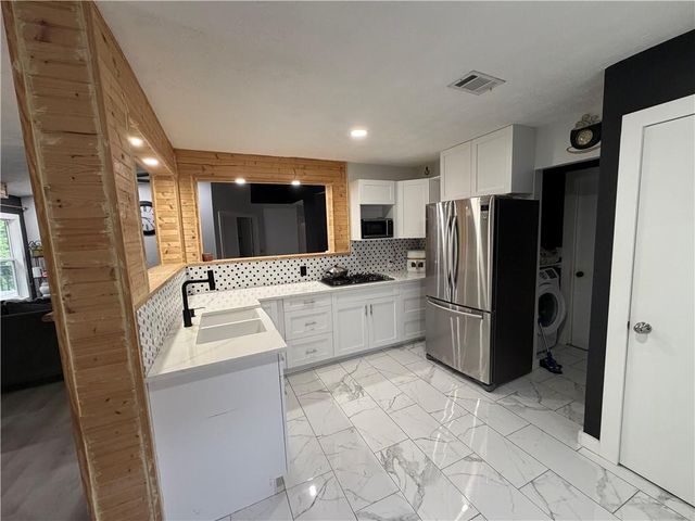 2301 Marshes Glenn Drive, Norcross, GA 30071