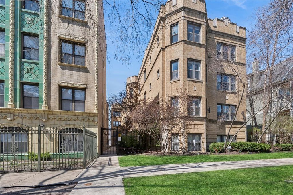 Image 1 of property listing at 4446 N Wolcott Avenue 1B, Chicago, IL 60640