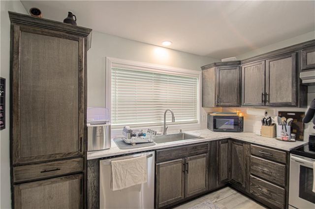 14700 E 39th Terrace, Independence, MO 64055