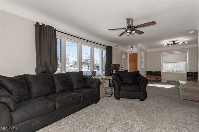 518 E 305th Street, Willowick, OH 44095