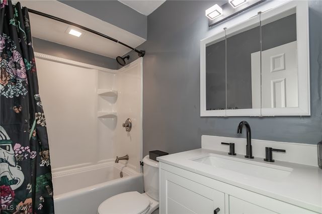 518 E 305th Street, Willowick, OH 44095