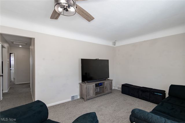 518 E 305th Street, Willowick, OH 44095