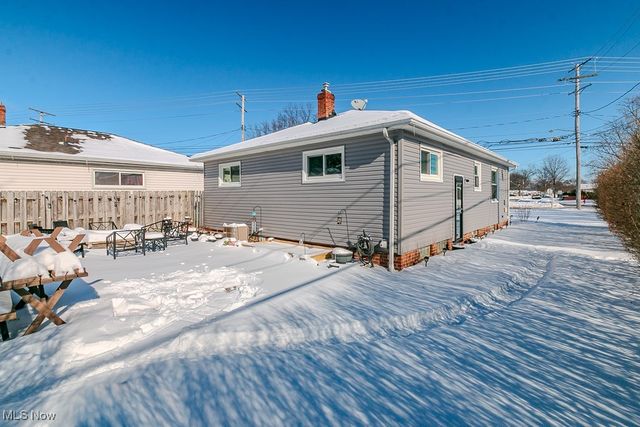 518 E 305th Street, Willowick, OH 44095