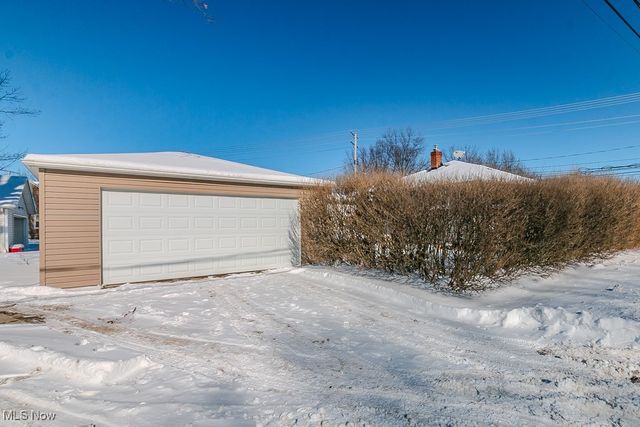 518 E 305th Street, Willowick, OH 44095