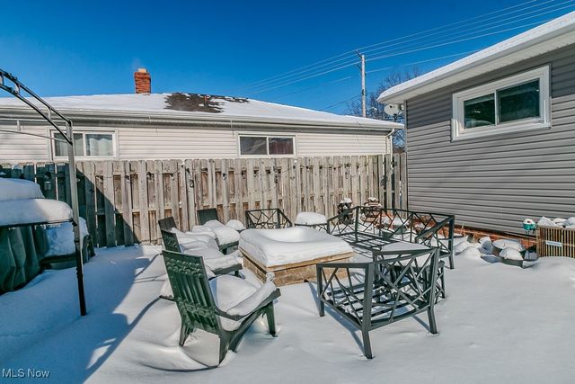 518 E 305th Street, Willowick, OH 44095