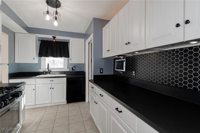 518 E 305th Street, Willowick, OH 44095