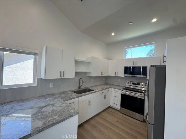 5032 Serrania Avenue, Woodland Hills, CA 91364