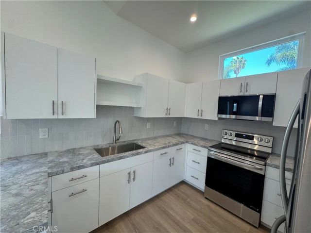 5032 Serrania Avenue, Woodland Hills, CA 91364
