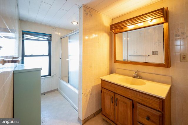 722 WOLF AVE, Easton, PA 18042