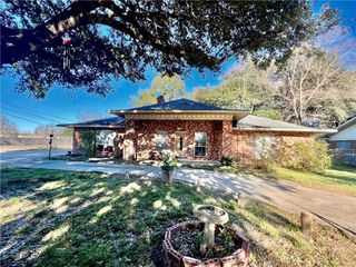 1604 ENGLAND Drive, Alexandria, LA 71303