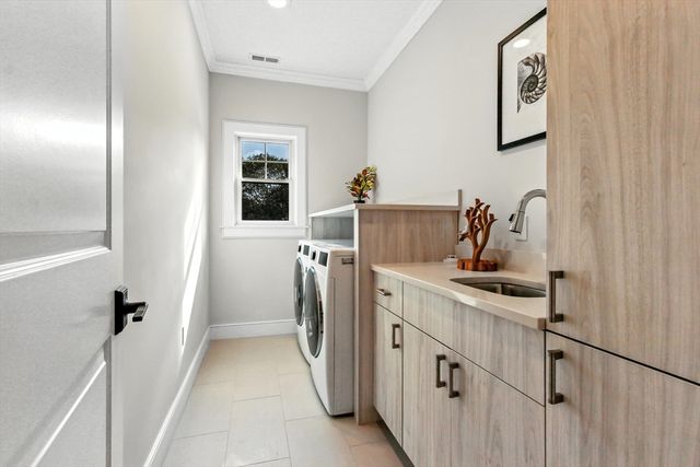 22 Stein Cir, Newton, MA 02459