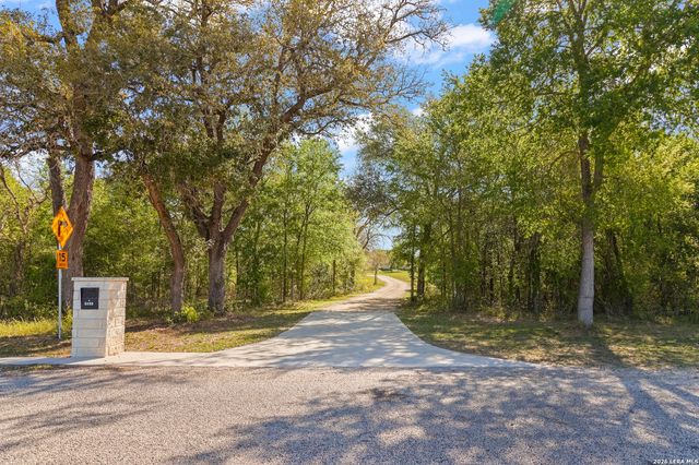 1401 Hartfield Rd, Seguin, TX 78155