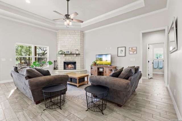 1401 Hartfield Rd, Seguin, TX 78155