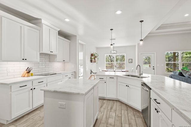 1401 Hartfield Rd, Seguin, TX 78155