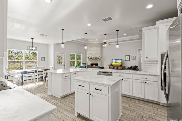 1401 Hartfield Rd, Seguin, TX 78155