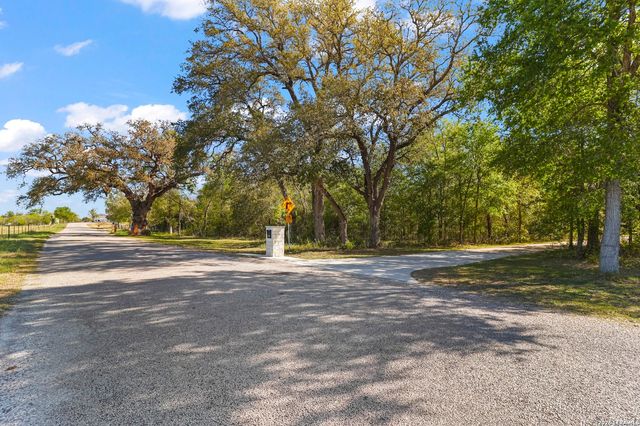 1401 Hartfield Rd, Seguin, TX 78155