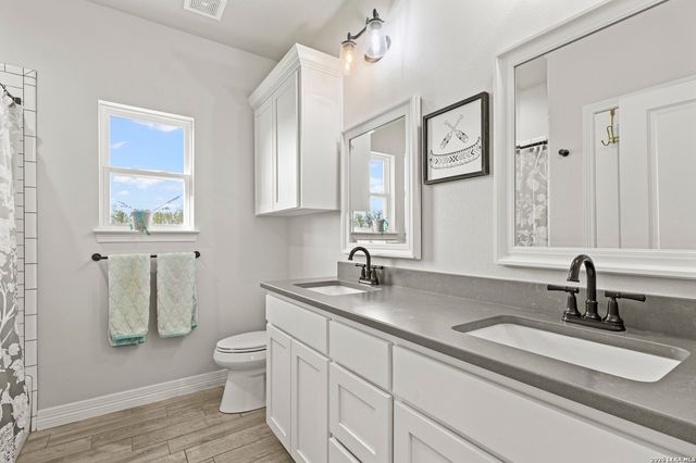 1401 Hartfield Rd, Seguin, TX 78155