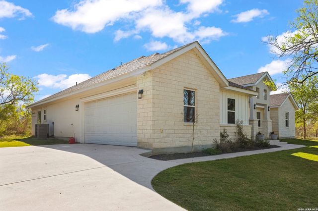 1401 Hartfield Rd, Seguin, TX 78155