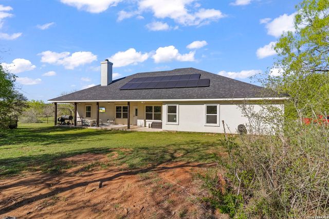 1401 Hartfield Rd, Seguin, TX 78155