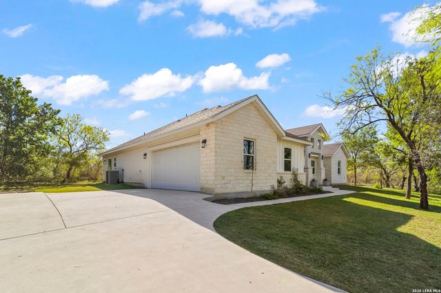1401 Hartfield Rd, Seguin, TX 78155