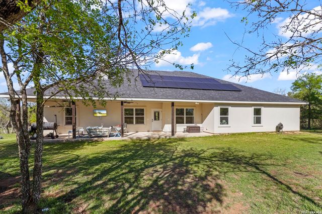 1401 Hartfield Rd, Seguin, TX 78155