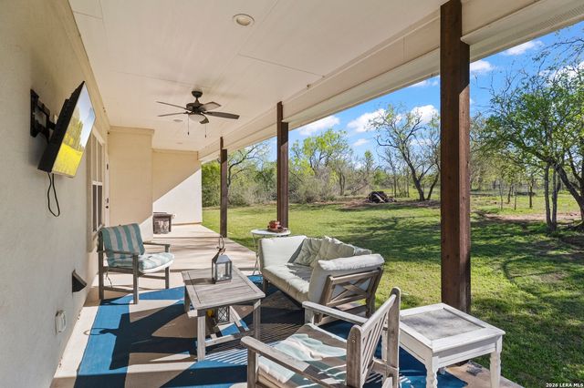 1401 Hartfield Rd, Seguin, TX 78155
