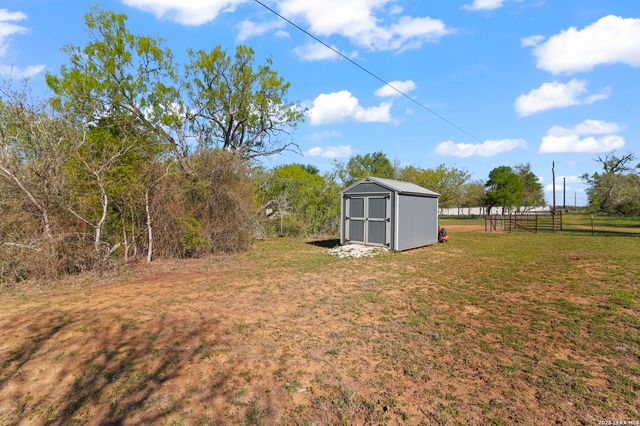 1401 Hartfield Rd, Seguin, TX 78155