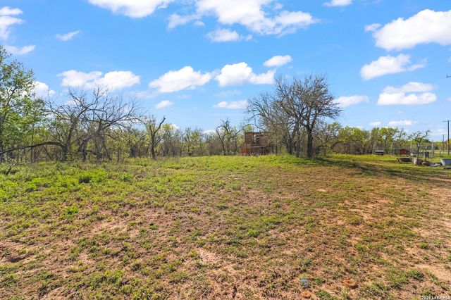 1401 Hartfield Rd, Seguin, TX 78155