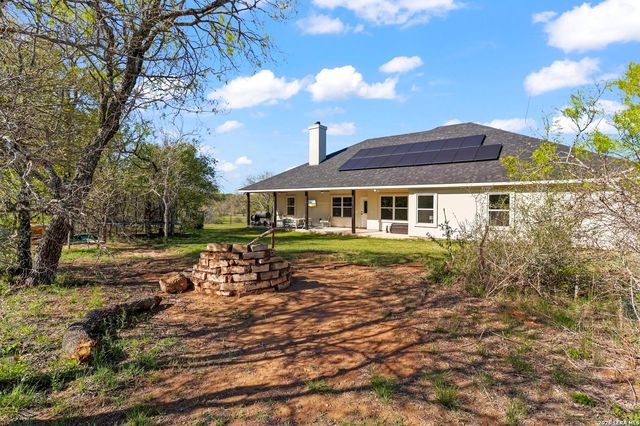 1401 Hartfield Rd, Seguin, TX 78155