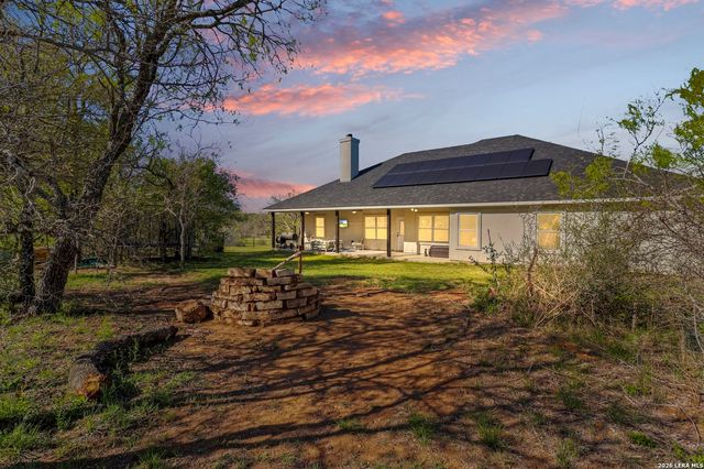 1401 Hartfield Rd, Seguin, TX 78155