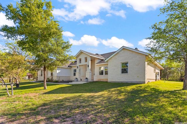 1401 Hartfield Rd, Seguin, TX 78155